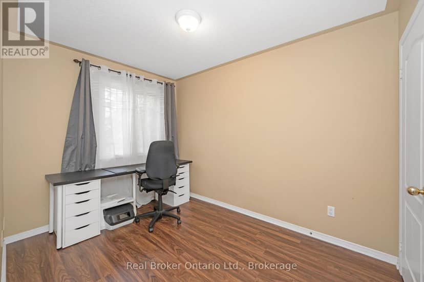 2189 Shorncliffe Boulevard — photo 18 of 32