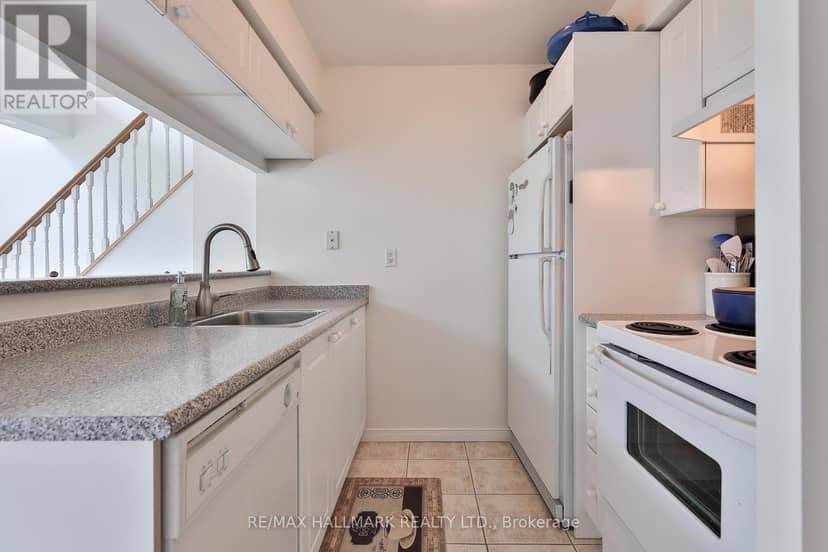 528 - 109 Front Street E — photo 4 of 32