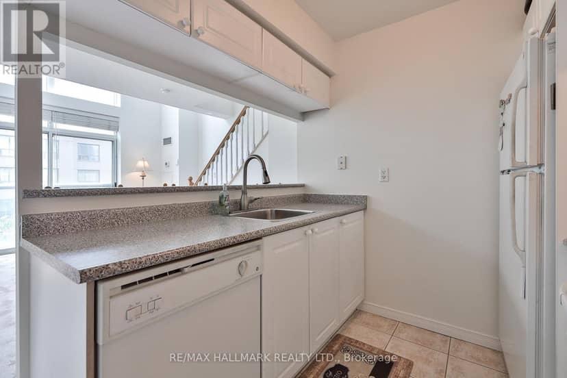 528 - 109 Front Street E — photo 7 of 32
