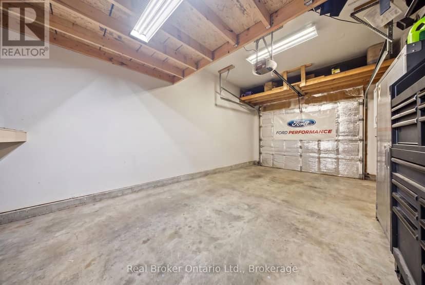 11 Dundas Street W — photo 33 of 40