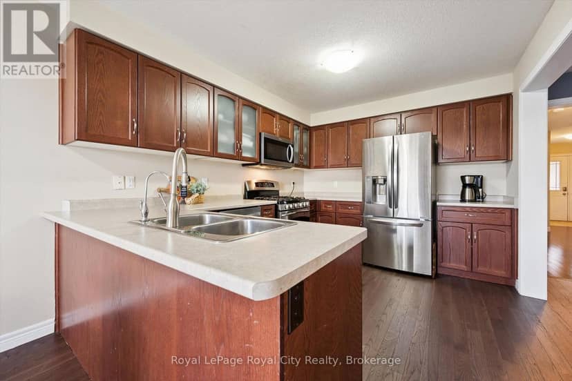36 Oakes Crescent — photo 16 of 40