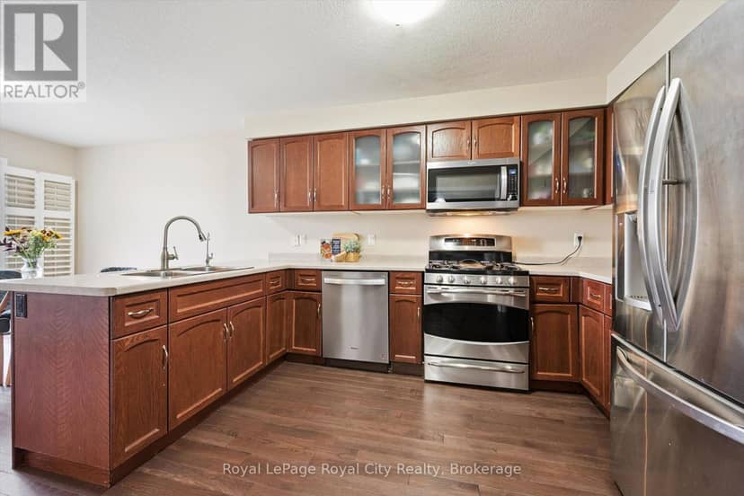 36 Oakes Crescent — photo 18 of 40