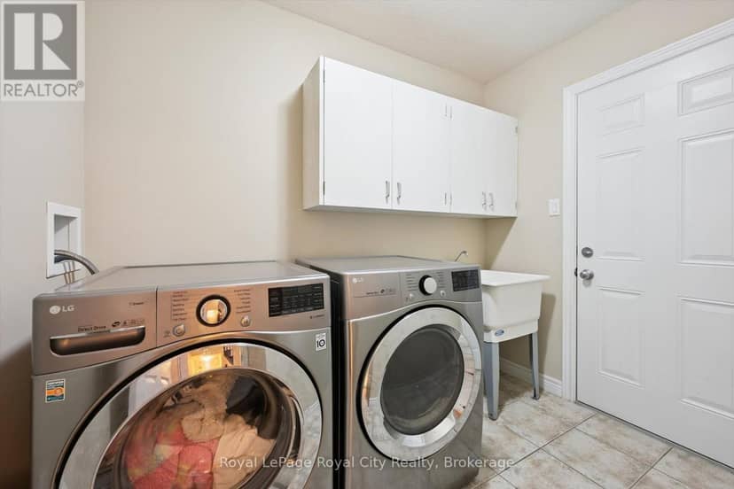 36 Oakes Crescent — photo 20 of 40