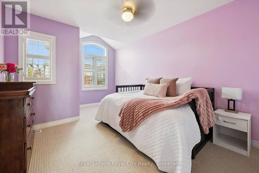 36 Oakes Crescent — photo 21 of 40