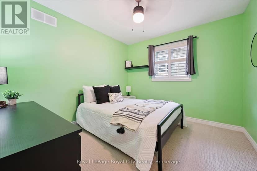 36 Oakes Crescent — photo 26 of 40