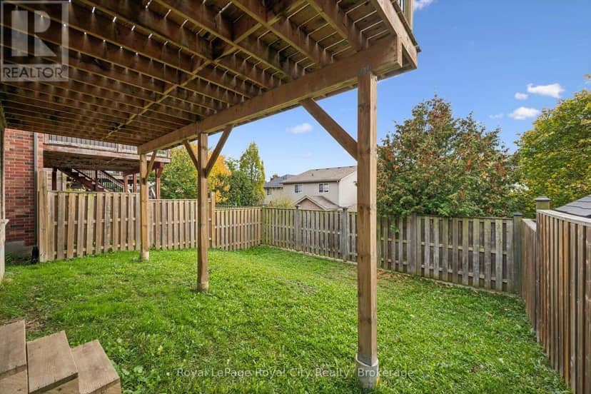 36 Oakes Crescent — photo 38 of 40