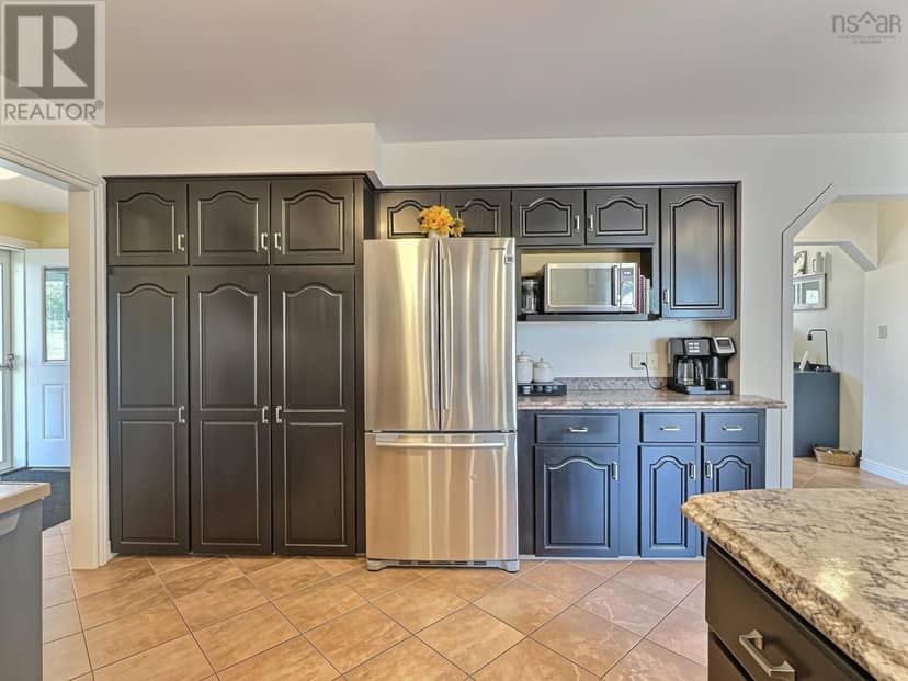 52 Regency Point Drive — photo 4 of 20