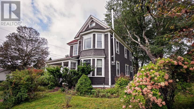 61 Victoria Street W, Amherst, photo 2
