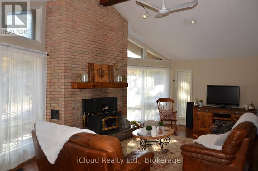24 Montcalm Crescent — photo 12 of 40