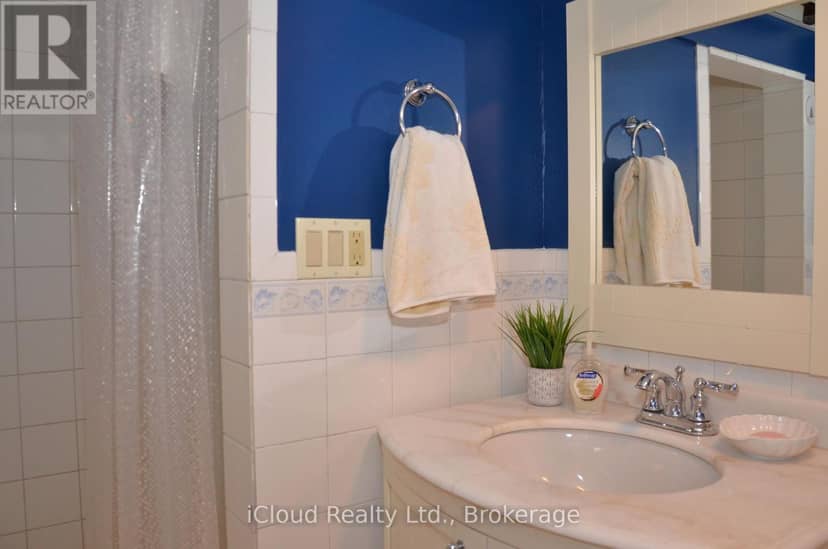 24 Montcalm Crescent — photo 32 of 40