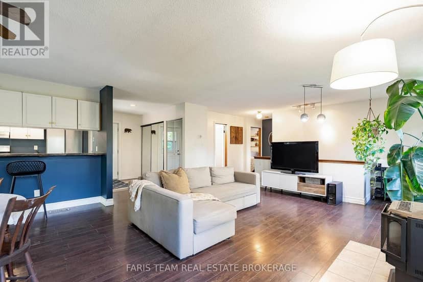 29 Oneida Avenue — photo 12 of 32