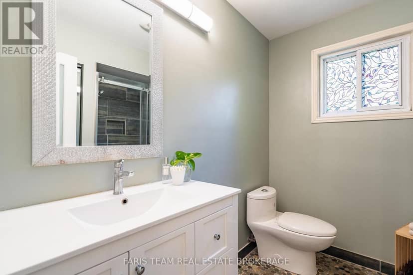 29 Oneida Avenue — photo 18 of 32