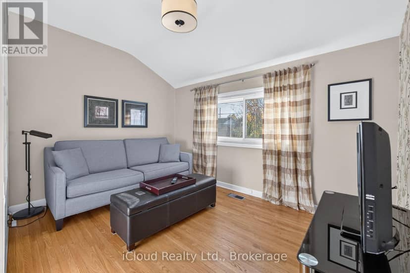 282 Kent Crescent — photo 31 of 40