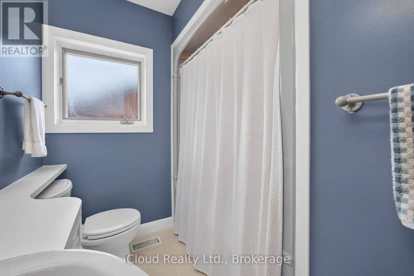 282 Kent Crescent — photo 34 of 40
