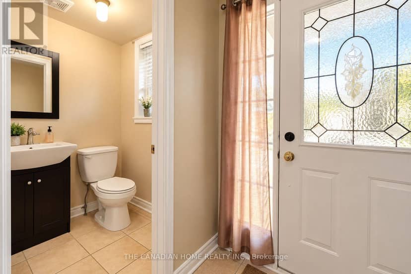 10 Dunvegan Crescent — photo 10 of 40