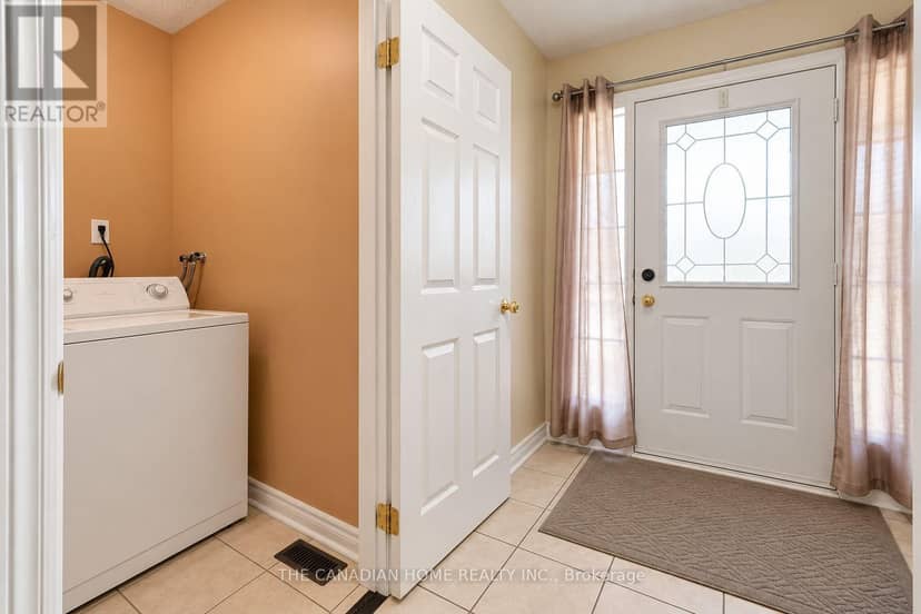 10 Dunvegan Crescent — photo 11 of 40