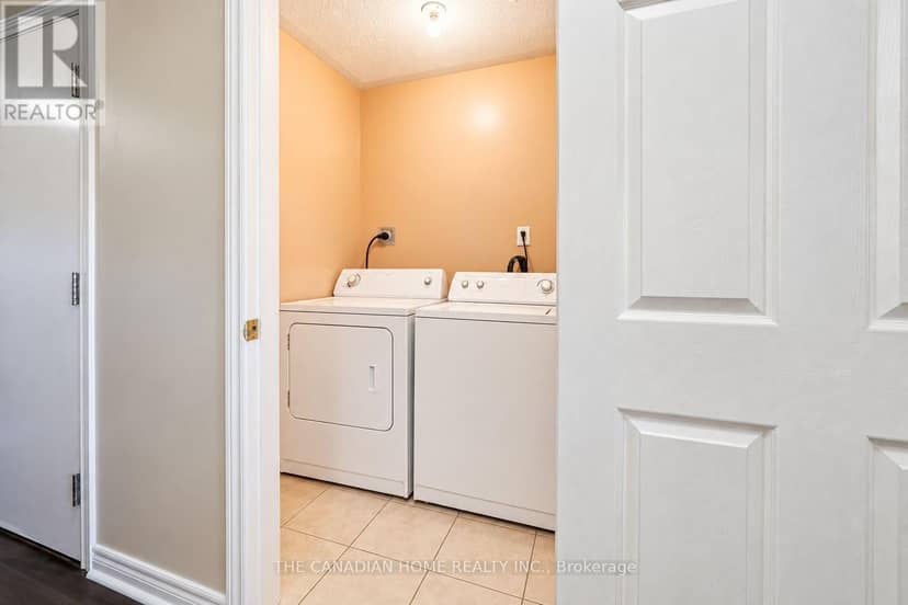 10 Dunvegan Crescent — photo 12 of 40