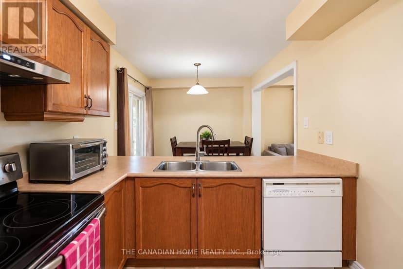 10 Dunvegan Crescent — photo 21 of 40