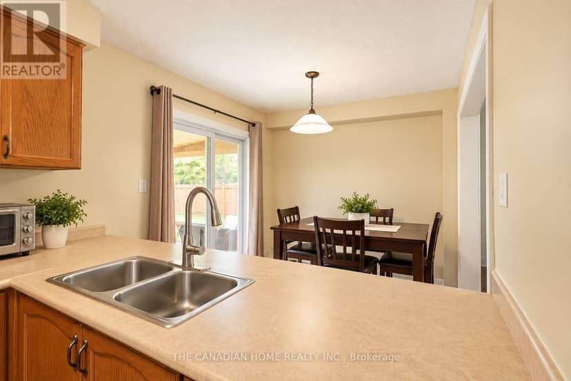 10 Dunvegan Crescent — photo 22 of 40