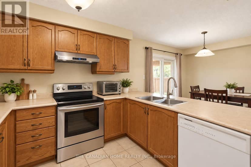10 Dunvegan Crescent — photo 24 of 40