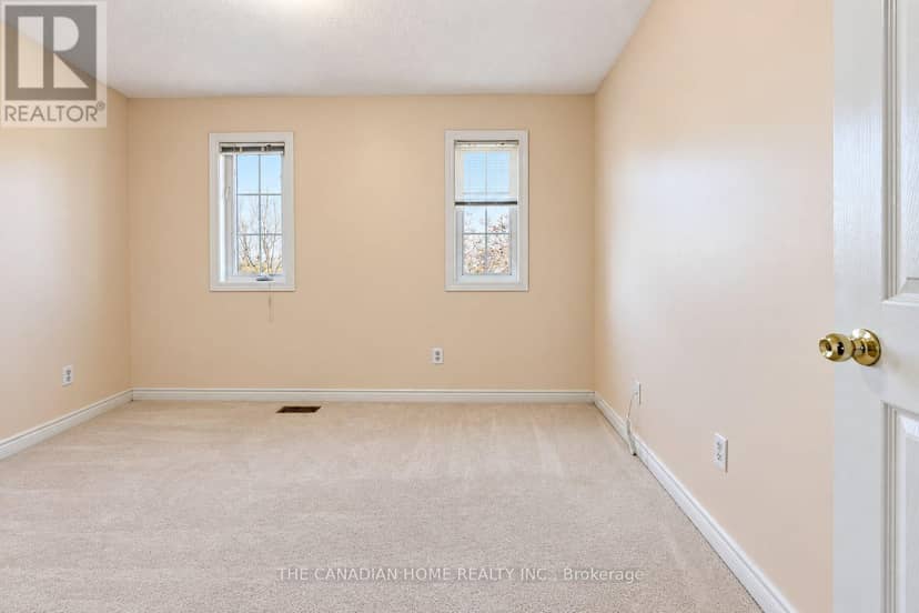 10 Dunvegan Crescent — photo 32 of 40