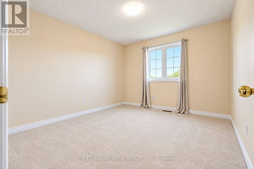 10 Dunvegan Crescent — photo 35 of 40