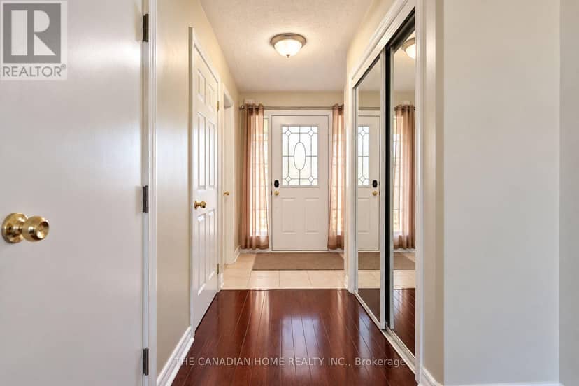 10 Dunvegan Crescent — photo 9 of 40