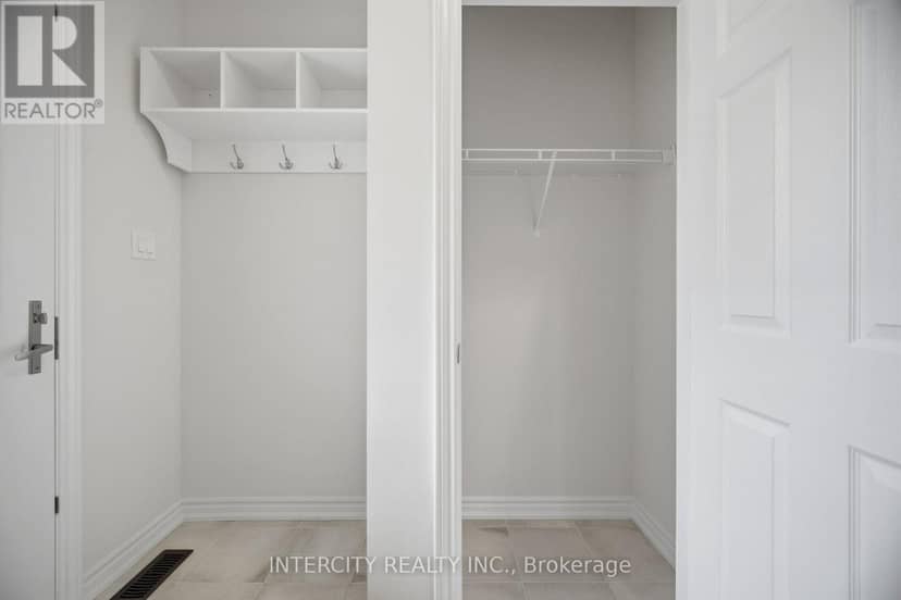 1378 National Common, Burlington, photo 8