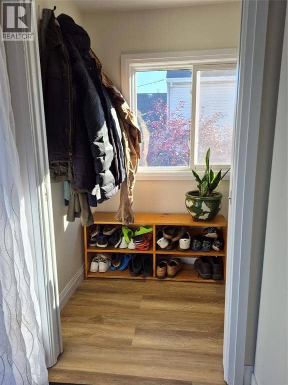 644 Oxford Street — photo 13 of 23
