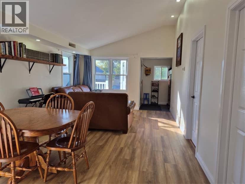 644 Oxford Street, Sarnia, photo 5