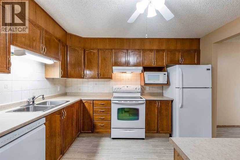 145, 1480 Southview Drive — photo 9 of 40
