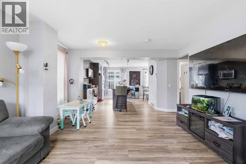 140 Evanscrest Gardens NW — photo 9 of 40
