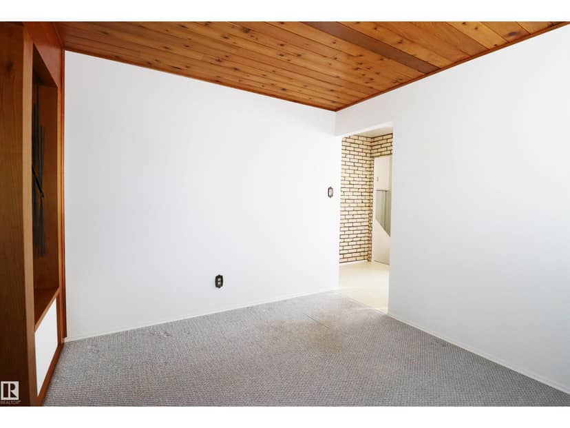 9527 151 AV NW — photo 13 of 40