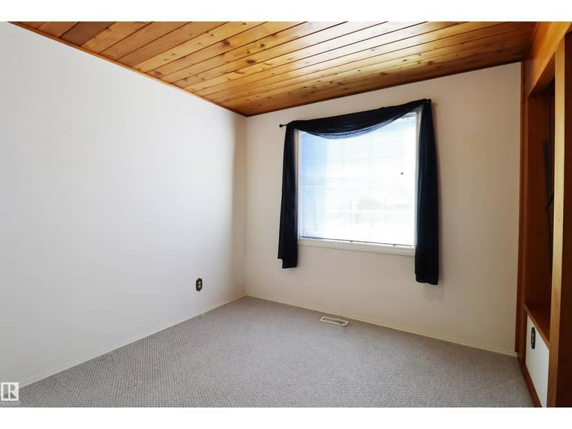 9527 151 AV NW — photo 14 of 40