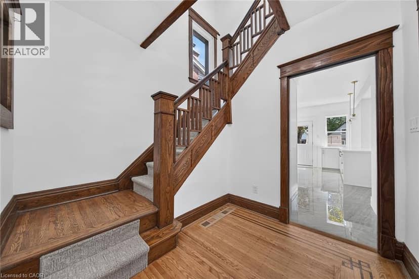 229 PARK Row S, Hamilton, photo 4