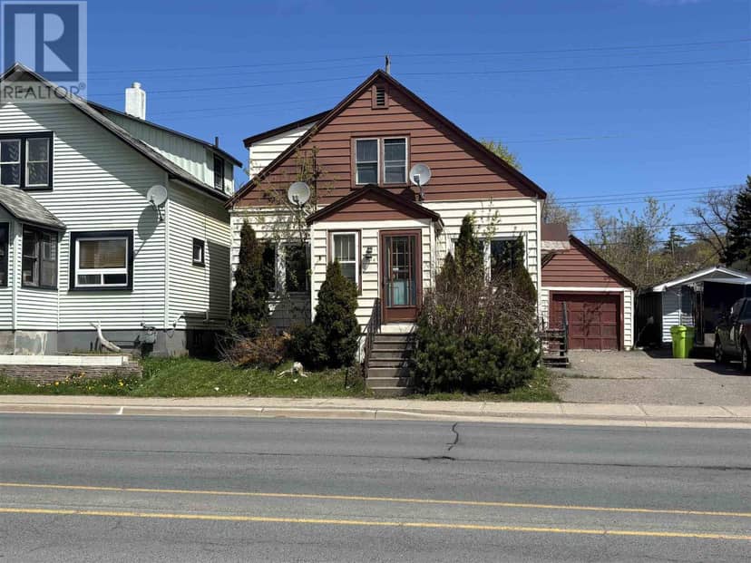 904 Wellington ST — photo 3 of 8