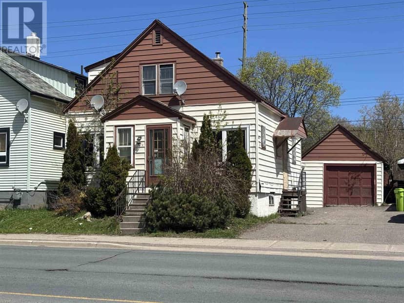 904 Wellington ST — photo 1 of 8