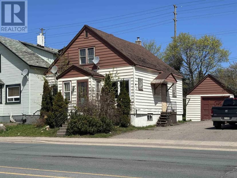 904 Wellington ST — photo 2 of 8