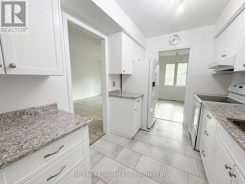8 - 11 Janlyn Crescent — photo 14 of 36