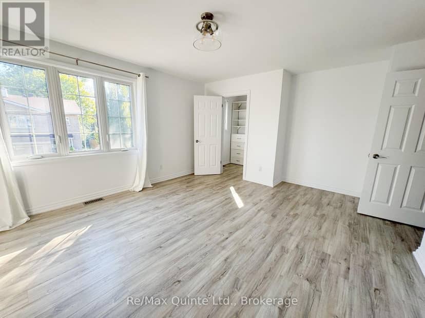 8 - 11 Janlyn Crescent — photo 22 of 36