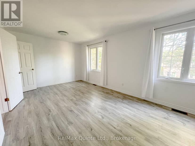 8 - 11 Janlyn Crescent — photo 28 of 36
