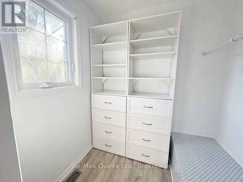 8 - 11 Janlyn Crescent — photo 29 of 36