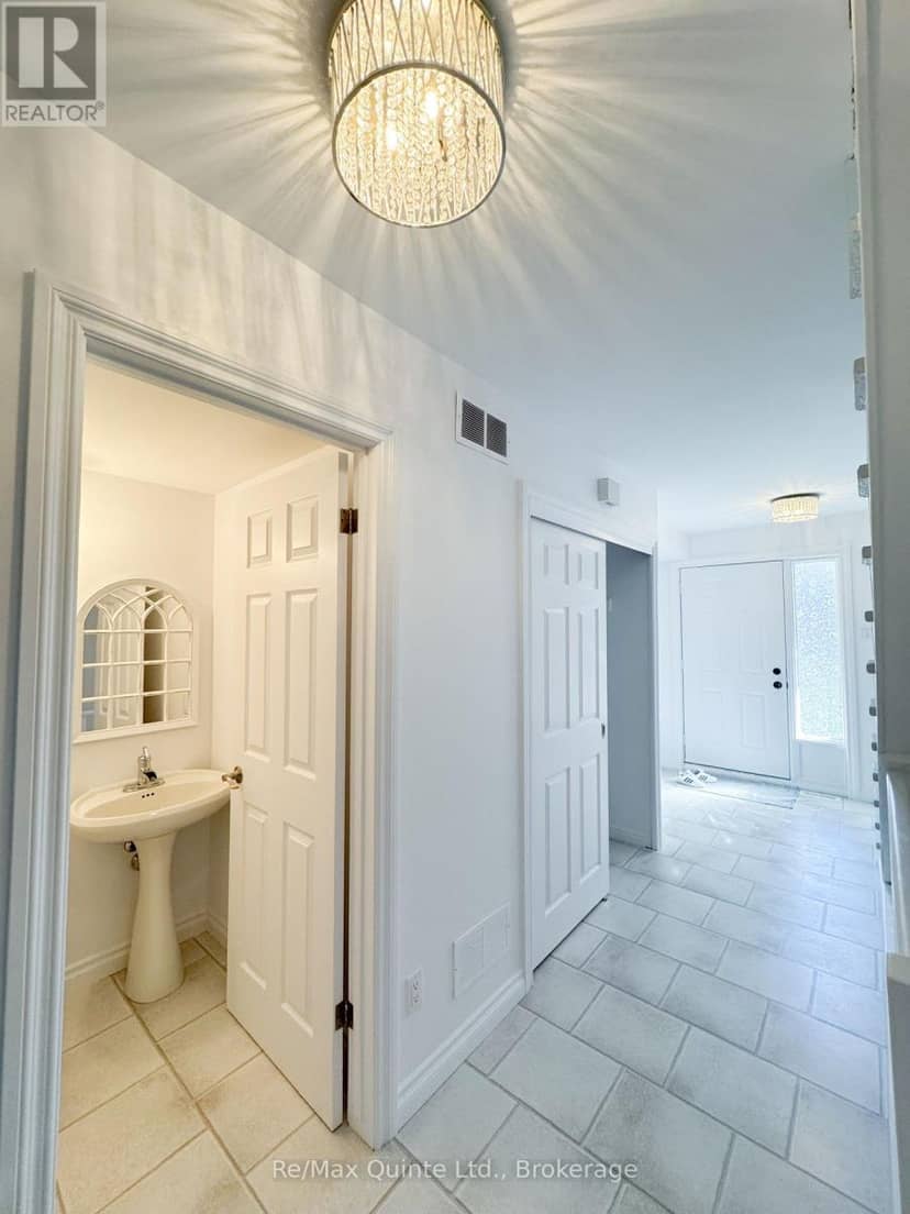 8 - 11 Janlyn Crescent, Belleville, photo 6