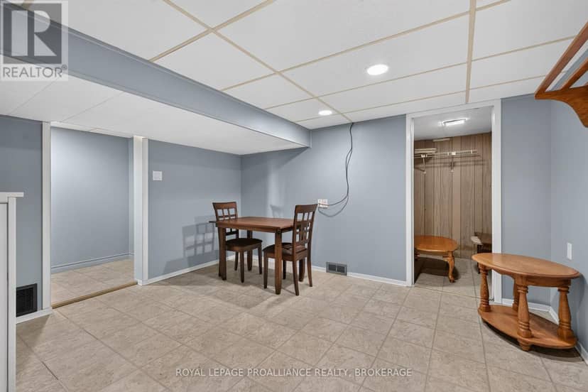 9 Henry Crescent — photo 28 of 40
