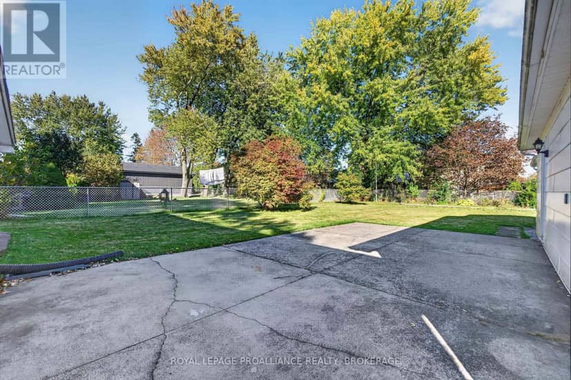 9 Henry Crescent — photo 32 of 40