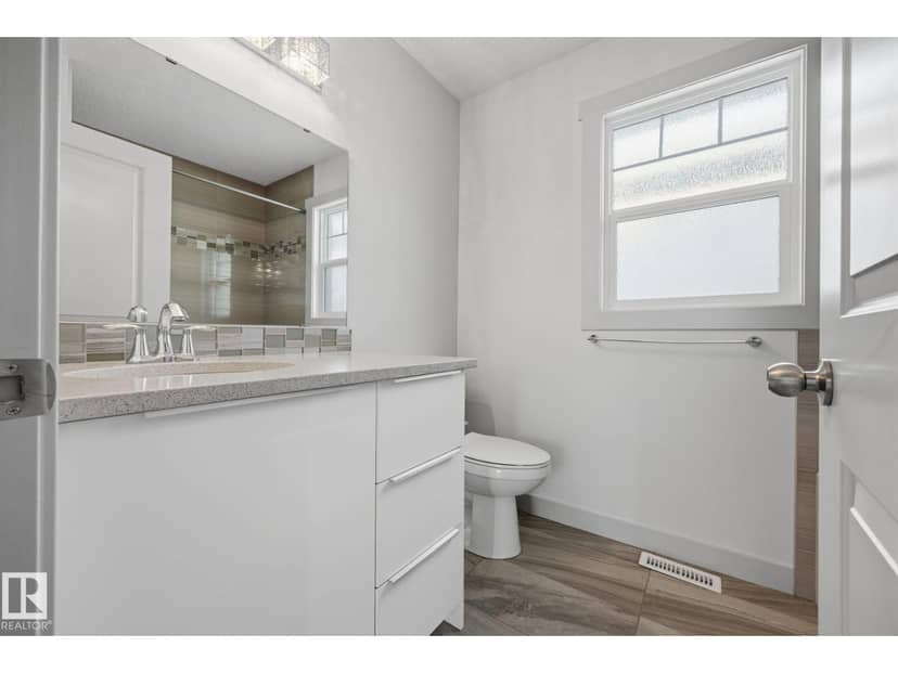 8952 81 AV NW — photo 31 of 40