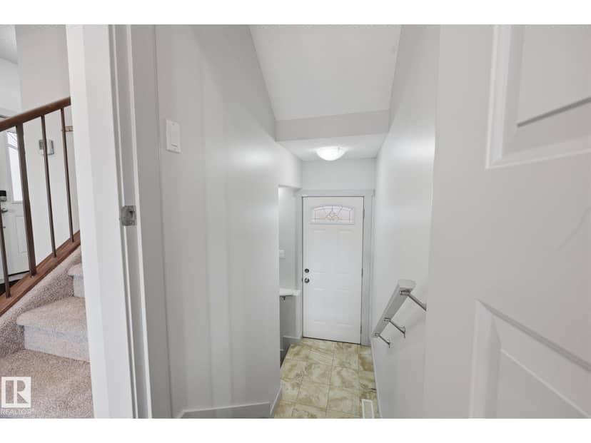 8952 81 AV NW — photo 33 of 40