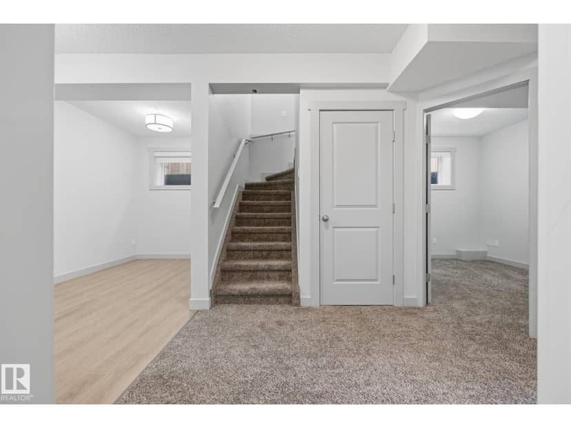 8952 81 AV NW — photo 34 of 40
