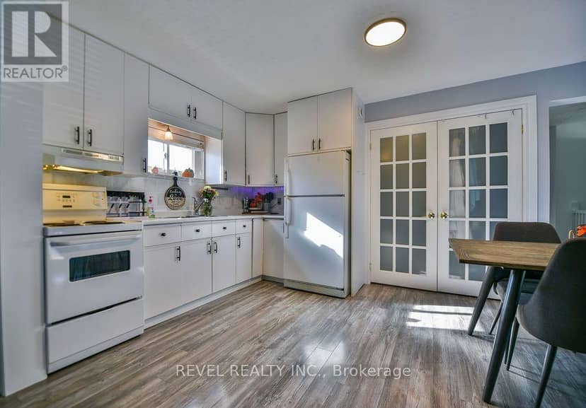 147 Essa Avenue S — photo 10 of 31