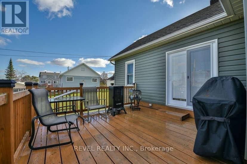 147 Essa Avenue S — photo 27 of 31